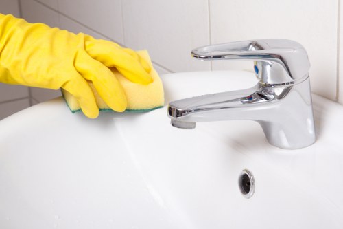Cleaner estimating work for a Victorian terrace carpet cleaning job in Richmond upon Thames